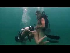 Поза в сексе под водой