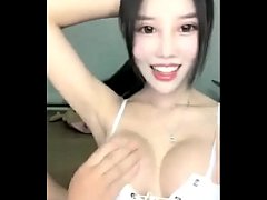 Порно мастурбация бутылочкой на веб камеру