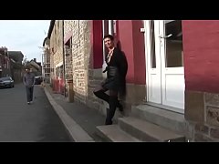 Девушки мастурбирующие на улицах города видео